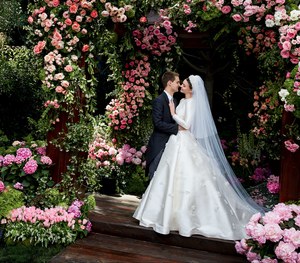 miranda-kerr-wedding-dress-evan-spiegel-vogue-august-2017.thumb.jpg.5620663ca9ddf9007b14d84aebb7d4f4.jpg