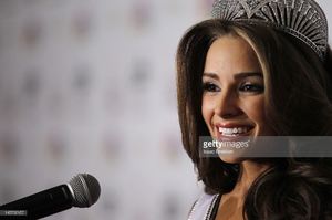 miss-rhode-island-usa-olivia-culpo-speaks-during-a-news-conference-picture-id145705157.jpg