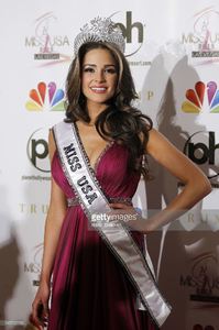 miss-rhode-island-usa-olivia-culpo-speaks-during-a-news-conference-picture-id145705163.jpg