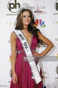 miss-rhode-island-usa-olivia-culpo-speaks-during-a-news-conference-picture-id145705169.jpg