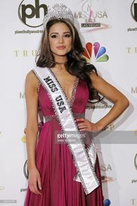 miss-rhode-island-usa-olivia-culpo-speaks-during-a-news-conference-picture-id145705170.jpg