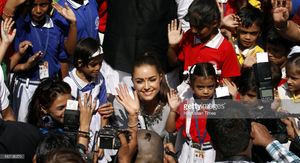 miss-universe-2012-olivia-culpo-meets-with-the-erstwhile-manual-and-picture-id182136370.jpg