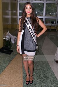 miss-universe-2012-olivia-culpo-visits-one-world-middle-school-on-1-picture-id175266887.jpg