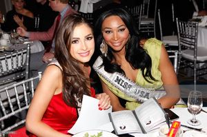 miss-universe-olivia-culpo-and-miss-usa-nana-meriwether-pose-at-the-picture-id161834883.jpg
