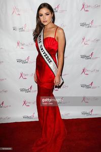 miss-universe-olivia-culpo-poses-at-the-date-for-the-cure-to-benefit-picture-id161834328.jpg