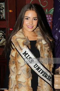 miss-universe-olivia-culpo-visits-buca-di-beppo-times-square-on-april-picture-id166556720.jpg