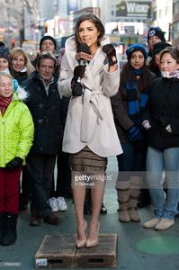 miss-universe-olivia-culpo-visits-extra-in-times-square-on-january-3-picture-id158908166.jpg