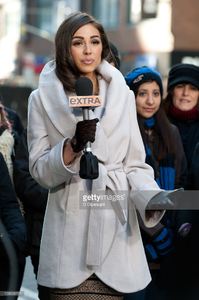 miss-universe-olivia-culpo-visits-extra-in-times-square-on-january-3-picture-id158908191.jpg