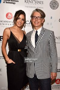 miss-usa-2012-olivia-culpo-and-vp-marketing-and-promotions-at-supima-picture-id487571504.jpg