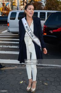 miss-usa-2012-olivia-culpo-attends-the-86th-annual-macys-thanksgiving-picture-id156829467.jpg