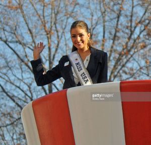 miss-usa-2012-olivia-culpo-attends-the-86th-annual-macys-thanksgiving-picture-id156841412.jpg