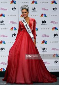 miss-usa-2012-olivia-culpo-poses-at-a-news-conference-after-she-was-picture-id158579605.jpg