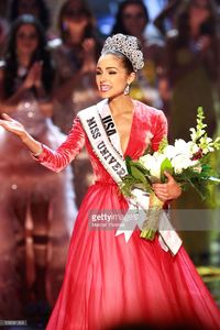 miss-usa-2012-olivia-culpo-waves-to-the-crowd-after-being-named-the-picture-id158581263.jpg