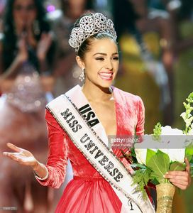miss-usa-2012-olivia-culpo-waves-to-the-crowd-after-being-named-the-picture-id158581272.jpg
