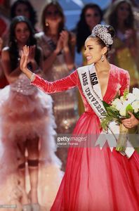 miss-usa-2012-olivia-culpo-waves-to-the-crowd-after-being-named-the-picture-id158581275.jpg