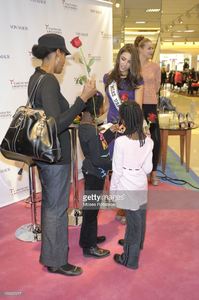 miss-usa-olivia-culpo-attends-the-grand-opening-of-von-maur-on-10-picture-id156025217.jpg