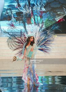 miss-usa-olivia-culpo-displays-her-national-costume-at-the-2012-miss-picture-id158424905.jpg