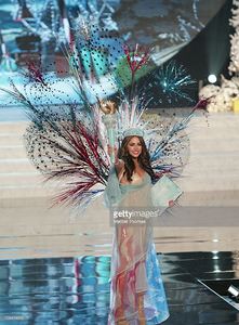 miss-usa-olivia-culpo-displays-her-national-costume-at-the-2012-miss-picture-id158424910.jpg