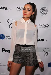 miss-usa-olivia-culpo-pose-backstage-at-the-supima-spring-2013-show-picture-id151375898.jpg