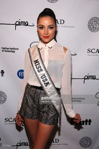 miss-usa-olivia-culpo-pose-backstage-at-the-supima-spring-2013-show-picture-id151375900.jpg