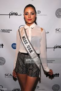 miss-usa-olivia-culpo-poses-backstage-at-the-supima-spring-2013-show-picture-id151382188.jpg