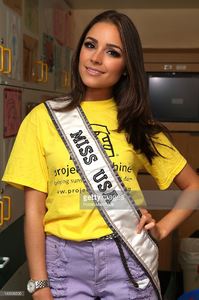 miss-usa-olivia-culpo-visits-at-beth-israel-medical-center-on-august-picture-id149996505.jpg