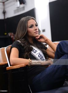 miss-usa-olivia-culpo-visits-the-campus-of-the-new-york-film-academy-picture-id146220954.jpg
