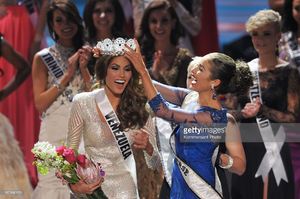 miss-venezuela-gabriela-isler-reacts-as-she-is-crowned-2013-miss-picture-id187486199.jpg