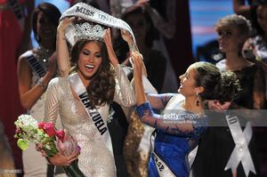 miss-venezuela-gabriela-isler-reacts-as-she-is-crowned-2013-miss-picture-id187486200.jpg