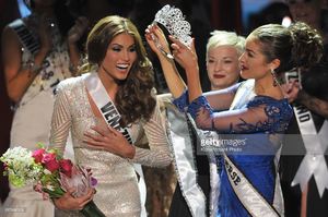 miss-venezuela-gabriela-isler-reacts-as-she-is-crowned-2013-miss-picture-id187486208.jpg