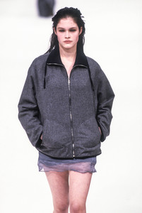 miu-miu-fw-1997-4.thumb.JPEG.cc00094202422cd355db04a87368000f.JPEG