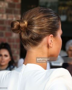 model-kara-del-toro-hair-detail-attends-the-premiere-of-47-meters-at-picture-id695464568.jpg