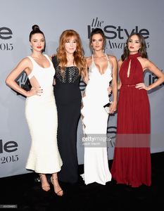 model-miranda-ker-honoree-charlotte-tilburymodel-alessandra-ambrosio-picture-id494394850.jpg