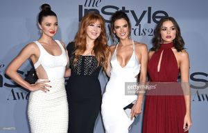 model-miranda-ker-honoree-charlotte-tilburymodel-alessandra-ambrosio-picture-id494489770.jpg