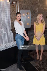 modelmiss-universe-2012-olivia-culpo-lights-the-empire-state-building-picture-id527850522.jpg