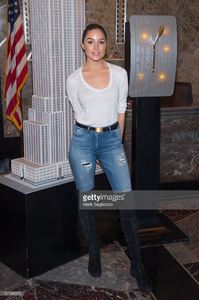modelmiss-universe-2012-olivia-culpo-lights-the-empire-state-building-picture-id527850576.jpg