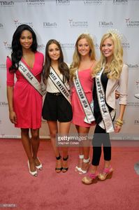 nana-meriwether-olivia-culpo-gracie-sappand-allie-leggett-attends-the-picture-id167106718.jpg