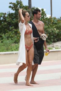 natalia-borges-and-husband-michael-satsky-enjoy-in-miami-beach-07-22-2017-7.jpg