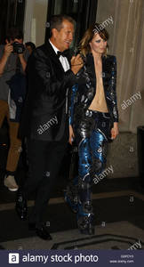 new-york-2nd-may-2016-mario-testino-and-edie-alamy_1.thumb.jpg.7b1b4b39371fdedb851403f2ddbc5ae9.jpg