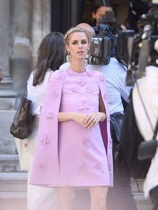 nicky-hilton-leaves-the-valentino-fashion-show-in-paris-07-05-2017-2.jpg