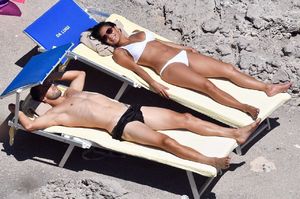 nicole-scherzinger-and-her-boyfriend-grigor-dimitrov-on-holiday-in-capri-07-13-2017-20.jpg
