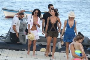 nicole-scherzinger-in-bikini-top-arrives-at-the-beach-in-mykonos-greece-07-01-2017-13.jpg