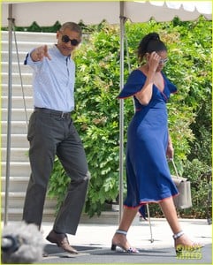 obama-family-heads-to-marthas-vineyard-for-summer-vacation-01.jpg