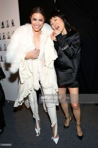 olivia-culpo-and-designer-jene-park-pose-backstage-at-the-thomas-picture-id510423578.jpg