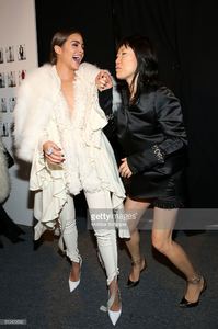 olivia-culpo-and-designer-jene-park-pose-backstage-at-the-thomas-picture-id510423582.jpg