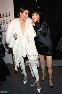 olivia-culpo-and-designer-jene-park-pose-backstage-at-the-thomas-picture-id510423586.jpg