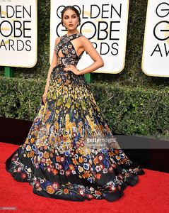 olivia-culpo-arrives-at-the-74th-annual-golden-globe-awards-at-the-picture-id631424326.jpg
