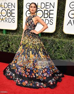 olivia-culpo-arrives-at-the-74th-annual-golden-globe-awards-at-the-picture-id631424334.jpg