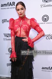 olivia-culpo-attends-amfar-generationcure-solstice-2017-at-mr-purple-picture-id698929366.jpg