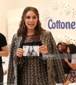 olivia-culpo-attends-day-two-of-beauty-bar-presented-by-cottonelle-on-picture-id601170702.jpg
